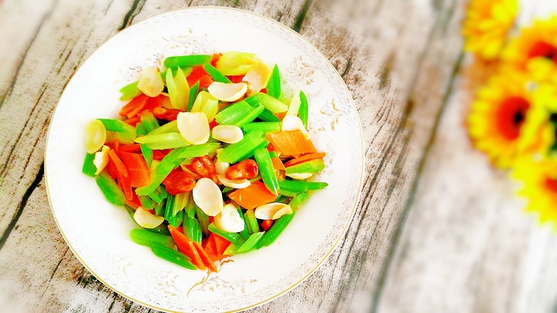 香芹百合的做法-家常味炒菜譜-易網(wǎng)健康養(yǎng)生網(wǎng) 香芹百合的做法-家常味炒菜譜