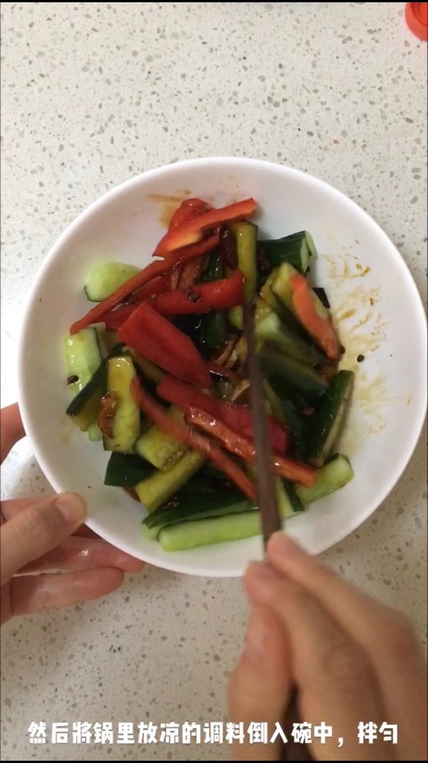 熗拌黃瓜的做法-酸辣味拌菜譜-易網健康養生網 熗拌黃瓜的做法-酸辣味拌菜譜