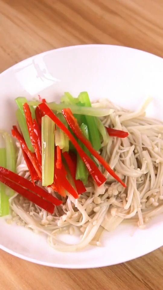 涼拌金針菇的做法-咸鮮味拌菜譜-易網(wǎng)健康養(yǎng)生網(wǎng) 涼拌金針菇的做法-咸鮮味拌菜譜