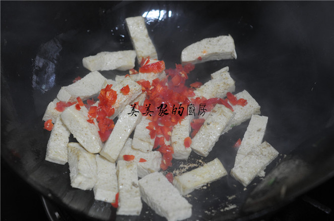 白菜苔炒凍豆腐的做法-家常味炒菜譜-易網健康養生網 白菜苔炒凍豆腐的做法-家常味炒菜譜