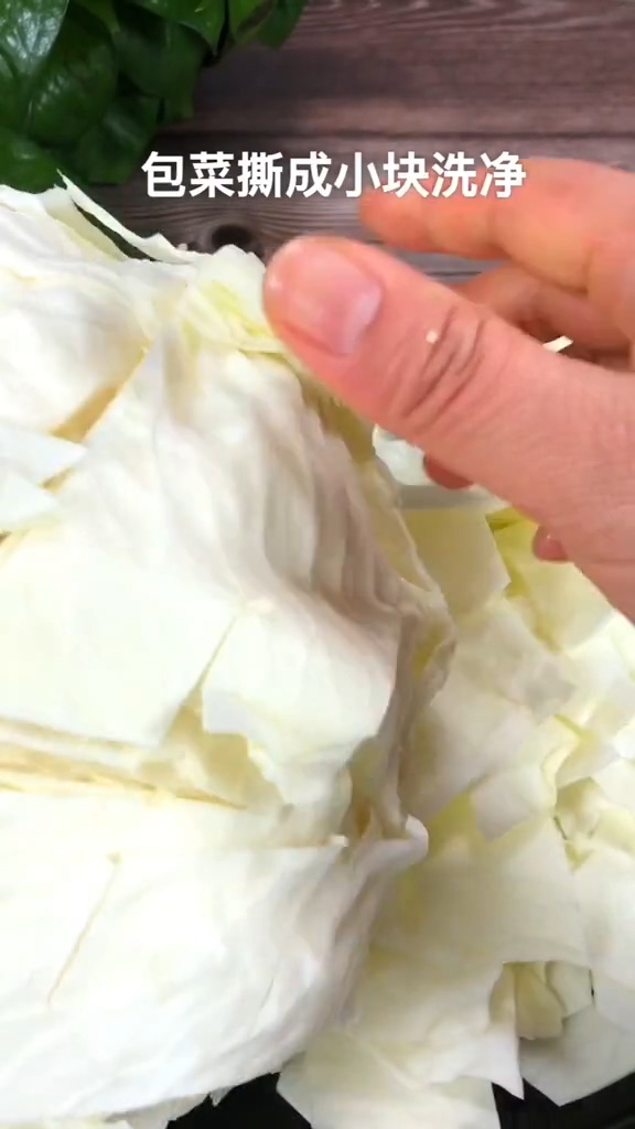 手撕包菜的做法-咸鮮味炒菜譜-易網<a href=http://www.jsjjzhkt.cn/ target=_blank class=infotextkey>健康養(yǎng)生</a>網 手撕包菜的做法-咸鮮味炒菜譜