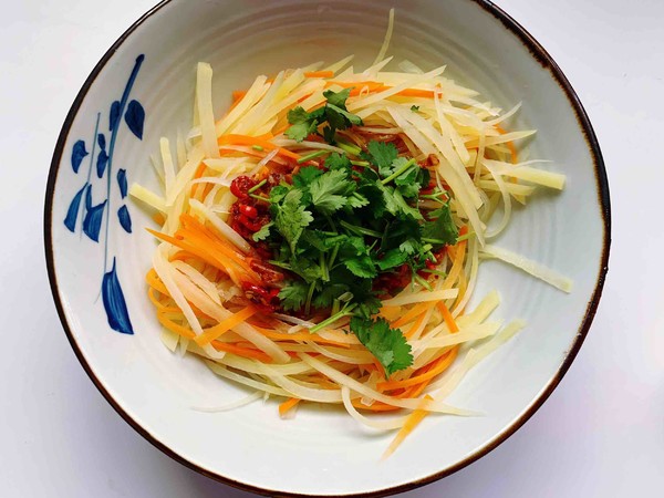 涼拌土豆絲的做法-家常味拌菜譜