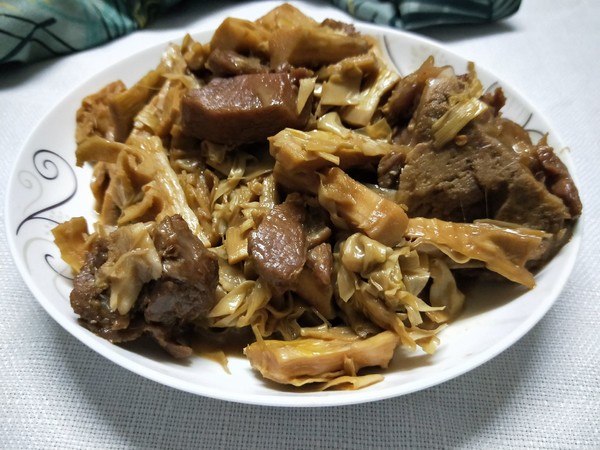 咸肉燉筍的做法-咸鮮味燉菜譜-易網健康養生網 咸肉燉筍的做法-咸鮮味燉菜譜