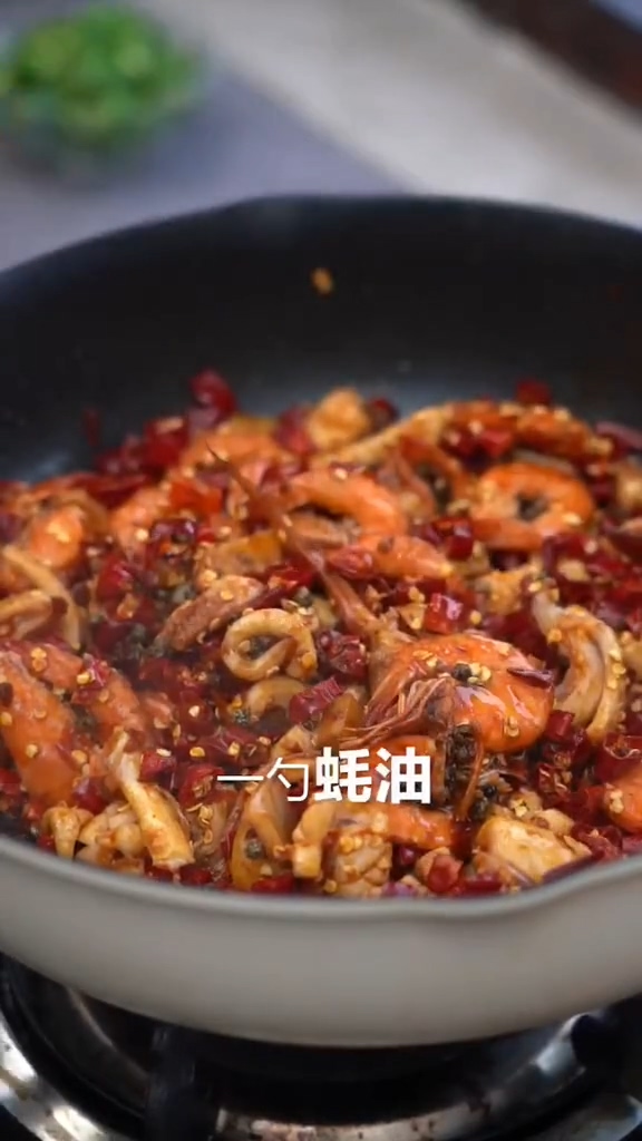 火爆魷魚蝦的做法-麻辣味炒菜譜-易網(wǎng)健康養(yǎng)生網(wǎng) 火爆魷魚蝦的做法-麻辣味炒菜譜