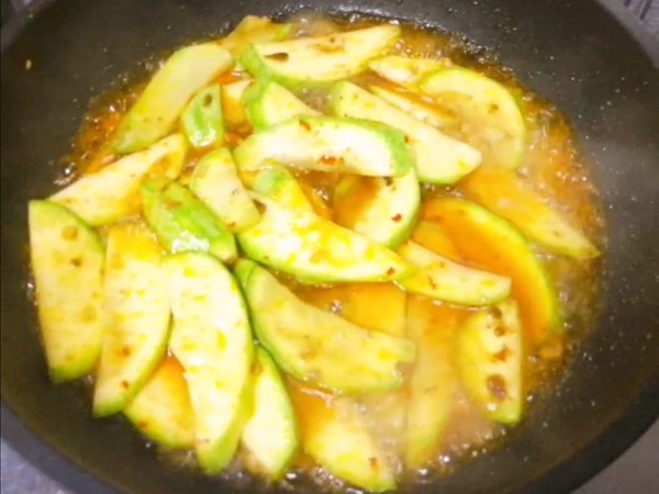 醬炒西葫蘆的做法-香辣味炒菜譜-易網健康養生網 醬炒西葫蘆的做法-香辣味炒菜譜