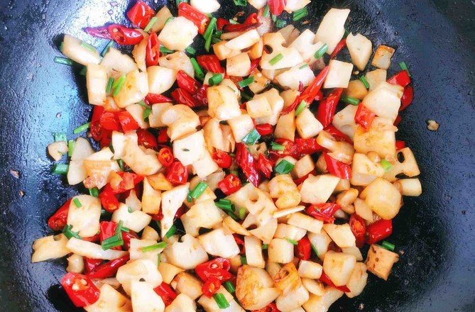 小炒藕丁的做法-香辣味炒菜譜-易網健康養生網 小炒藕丁的做法-香辣味炒菜譜