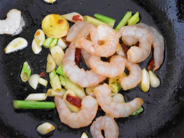 蘆筍蝦仁的做法-咸鮮味炒菜譜-易網健康養生網 蘆筍蝦仁的做法-咸鮮味炒菜譜