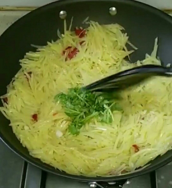 清炒土豆絲的做法-家常味炒菜譜-易網健康養生網 清炒土豆絲的做法-家常味炒菜譜