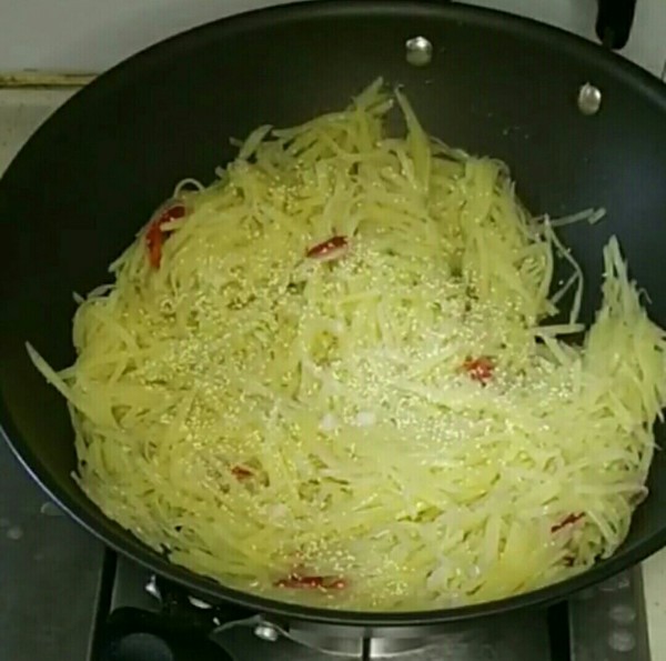 清炒土豆絲的做法-家常味炒菜譜-易網健康養生網 清炒土豆絲的做法-家常味炒菜譜