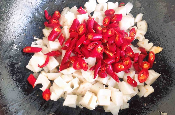 小炒藕丁的做法-香辣味炒菜譜-易網健康養生網 小炒藕丁的做法-香辣味炒菜譜