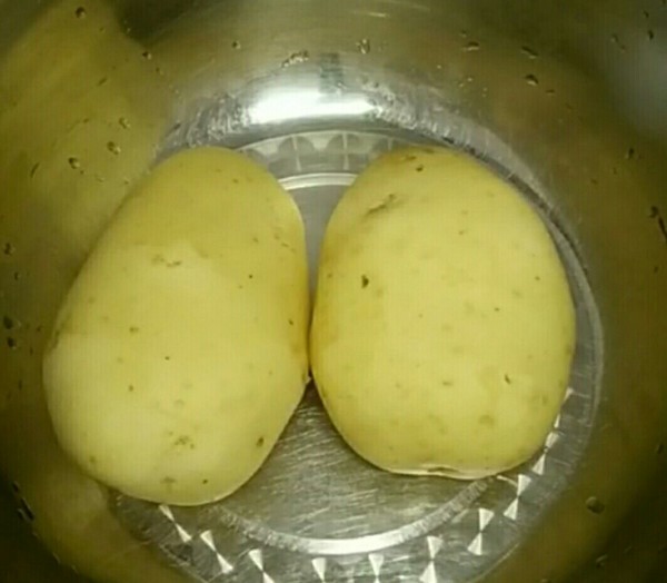 清炒土豆絲的做法-家常味炒菜譜-易網<a href=http://www.jsjjzhkt.cn/ target=_blank class=infotextkey>健康養生</a>網 清炒土豆絲的做法-家常味炒菜譜