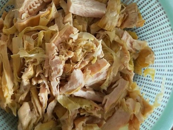 咸肉燉筍的做法-咸鮮味燉菜譜-易網<a href=http://www.jsjjzhkt.cn/ target=_blank class=infotextkey>健康養生</a>網 咸肉燉筍的做法-咸鮮味燉菜譜