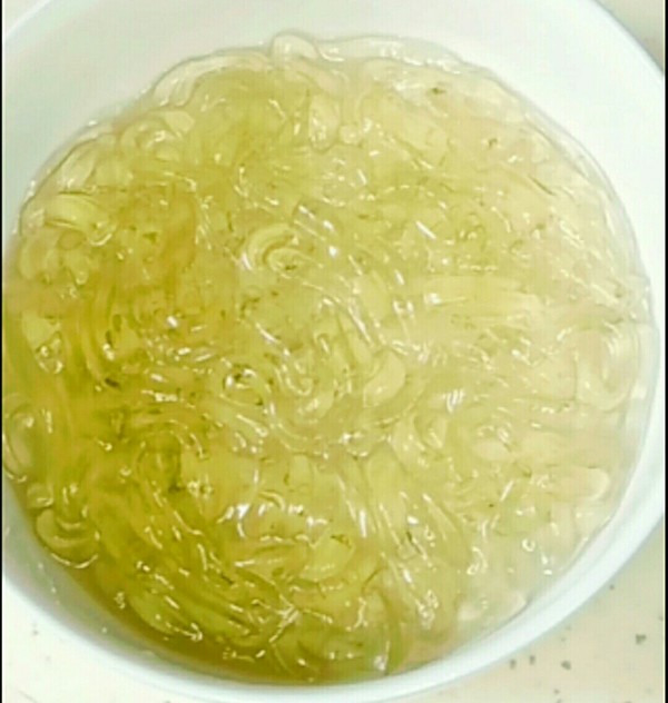 拌涼粉的做法-家常味拌菜譜-易網<a href=http://www.jsjjzhkt.cn/ target=_blank class=infotextkey>健康養生</a>網 拌涼粉的做法-家常味拌菜譜