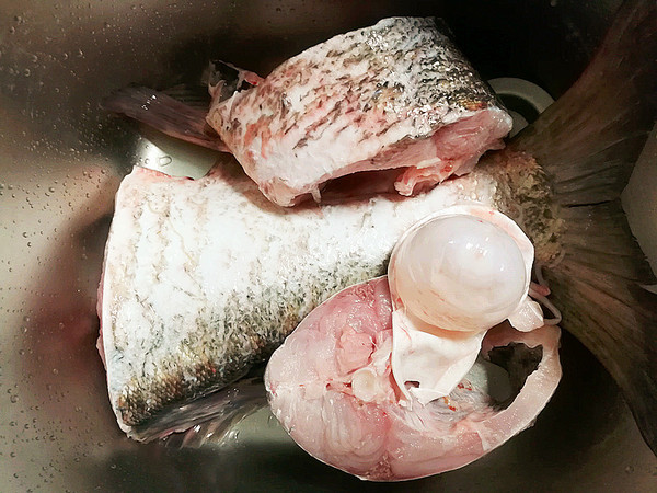 油煎魚片的做法-香辣味炸菜譜-易網<a href=http://www.jsjjzhkt.cn/ target=_blank class=infotextkey>健康養生</a>網 油煎魚片的做法-香辣味炸菜譜