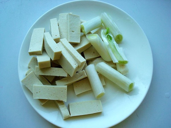 千葉豆腐燜小龍蝦的做法-麻辣味燜菜譜-易網健康養生網 千葉豆腐燜小龍蝦的做法-麻辣味燜菜譜