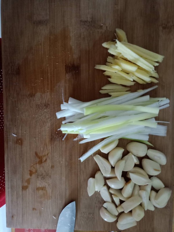 紅燒鱸魚的做法-家常味燒菜譜