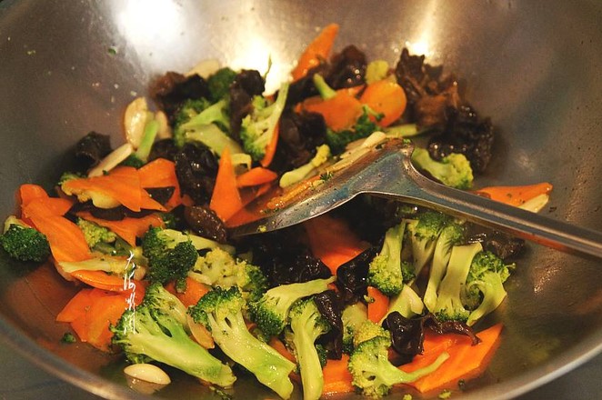 素炒家常菜的做法-家常味炒菜譜-易網(wǎng)健康養(yǎng)生網(wǎng) 素炒家常菜的做法-家常味炒菜譜