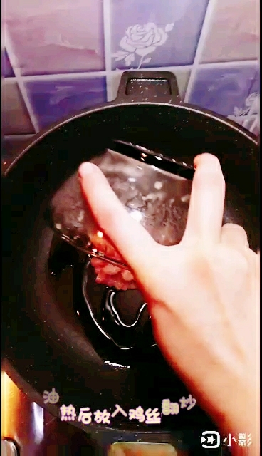 彩椒雞絲的做法-家常味炒菜譜-易網健康養生網 彩椒雞絲的做法-家常味炒菜譜