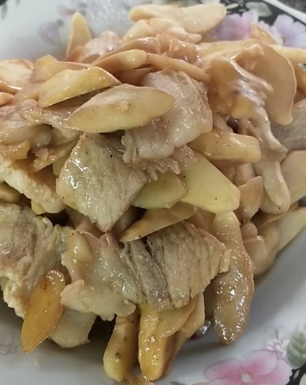 菱角米炒肉的做法-咸鮮味炒菜譜-易網健康養生網 菱角米炒肉的做法-咸鮮味炒菜譜