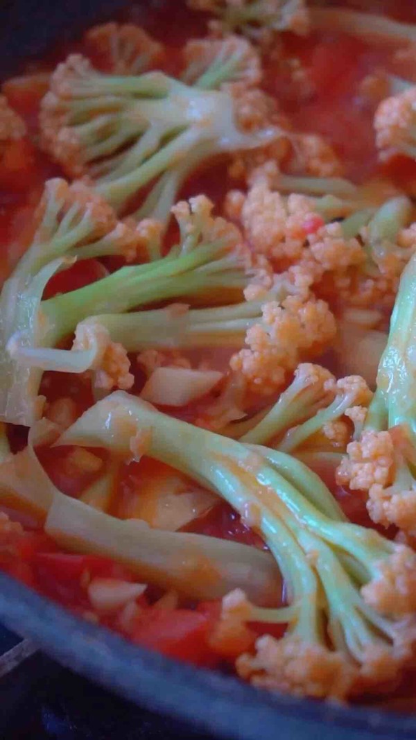 西紅柿炒花菜的做法-家常味炒菜譜