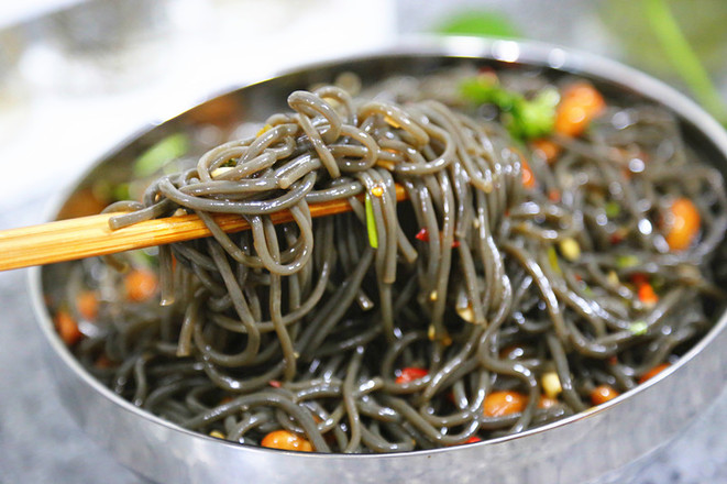 涼拌蕨根粉的做法-香辣味拌菜譜-易網健康養生網 涼拌蕨根粉的做法-香辣味拌菜譜