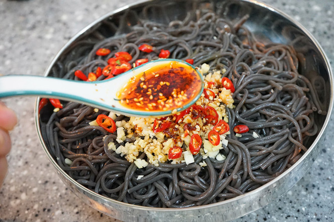 涼拌蕨根粉的做法-香辣味拌菜譜-易網健康養生網 涼拌蕨根粉的做法-香辣味拌菜譜