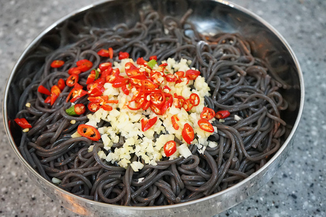 涼拌蕨根粉的做法-香辣味拌菜譜-易網健康養生網 涼拌蕨根粉的做法-香辣味拌菜譜