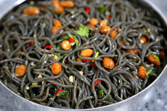 涼拌蕨根粉的做法-香辣味拌菜譜-易網健康養生網 涼拌蕨根粉的做法-香辣味拌菜譜