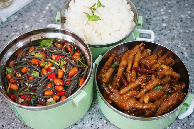 涼拌蕨根粉的做法-香辣味拌菜譜-易網健康養生網 涼拌蕨根粉的做法-香辣味拌菜譜