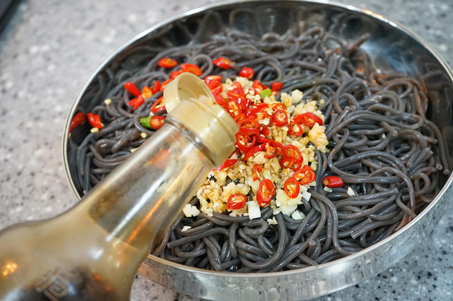 涼拌蕨根粉的做法-香辣味拌菜譜-易網健康養生網 涼拌蕨根粉的做法-香辣味拌菜譜