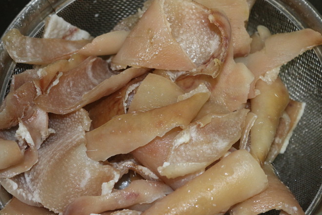 高顏值豬皮凍的做法-家常味拌菜譜-易網(wǎng)健康養(yǎng)生網(wǎng) 高顏值豬皮凍的做法-家常味拌菜譜