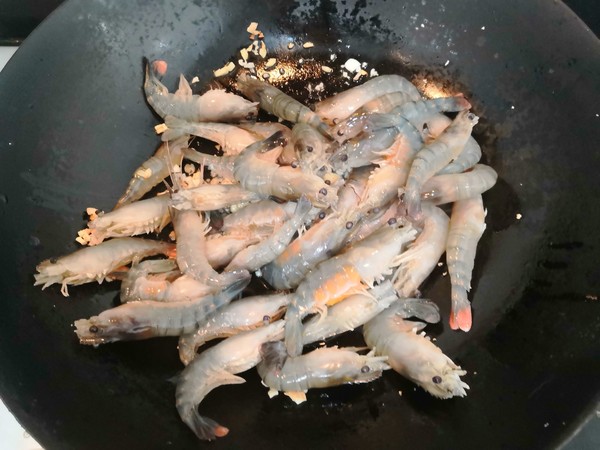 蒜香羅氏蝦的做法-蒜香味炒菜譜-易網健康養生網 蒜香羅氏蝦的做法-蒜香味炒菜譜