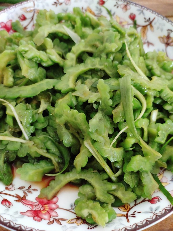 涼拌苦瓜的做法-酸甜味拌菜譜