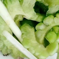 涼拌苦瓜的做法-酸甜味拌菜譜