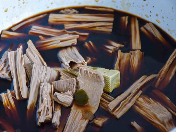 鹵海帶豆腐干的做法-其它口味鹵菜譜-易網健康養生網 鹵海帶豆腐干的做法-其它口味鹵菜譜