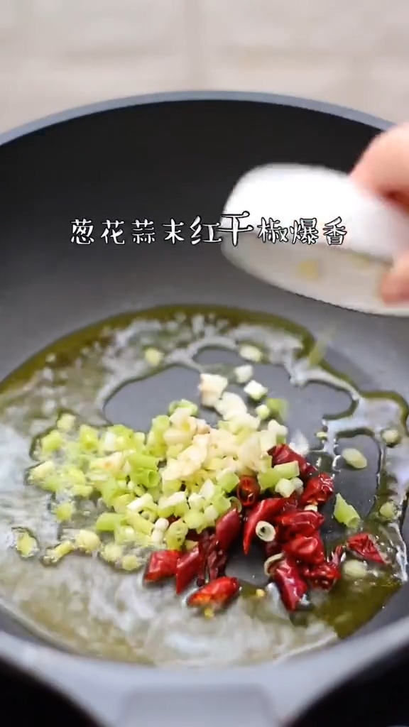 包菜炒粉條的做法-咸鮮味炒菜譜