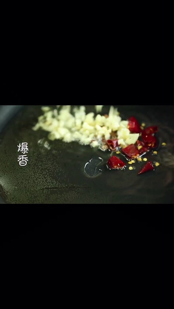 爆炒空心菜的做法-蒜香味炒菜譜-易網健康養生網 爆炒空心菜的做法-蒜香味炒菜譜