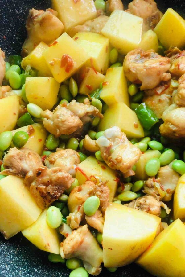 土豆燒雞翅根的做法-家常味燒菜譜-易網健康養生網 土豆燒雞翅根的做法-家常味燒菜譜