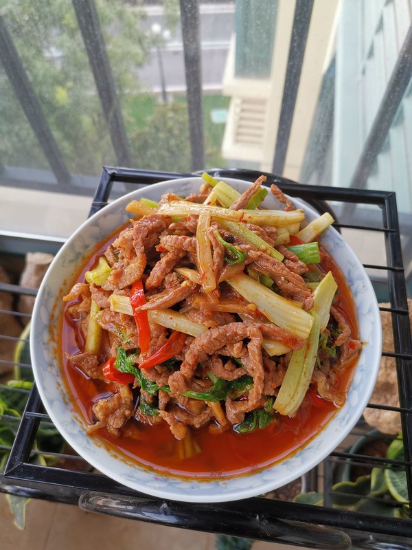 豆瓣芹菜炒牛肉的做法-咸鮮味炒菜譜