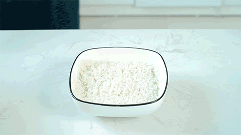 咸蛋黃珍珠丸子的做法-家常味蒸菜譜-易網(wǎng)<a href=http://www.jsjjzhkt.cn/ target=_blank class=infotextkey>健康養(yǎng)生</a>網(wǎng) 咸蛋黃珍珠丸子的做法-家常味蒸菜譜