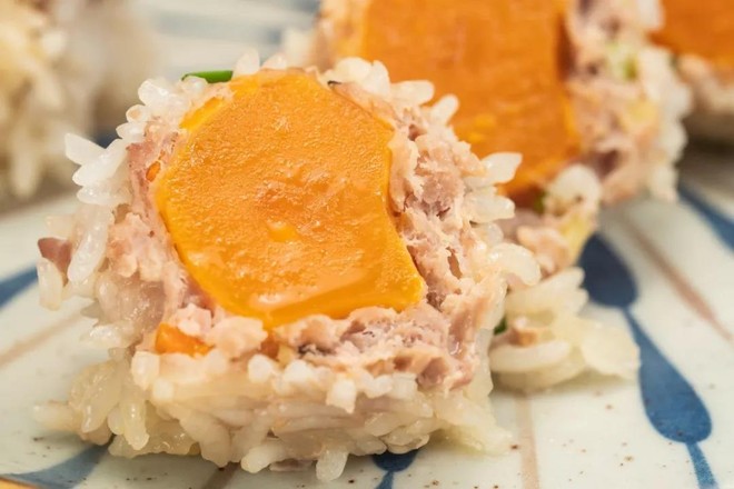 咸蛋黃珍珠丸子的做法-家常味蒸菜譜-易網(wǎng)健康養(yǎng)生網(wǎng) 咸蛋黃珍珠丸子的做法-家常味蒸菜譜