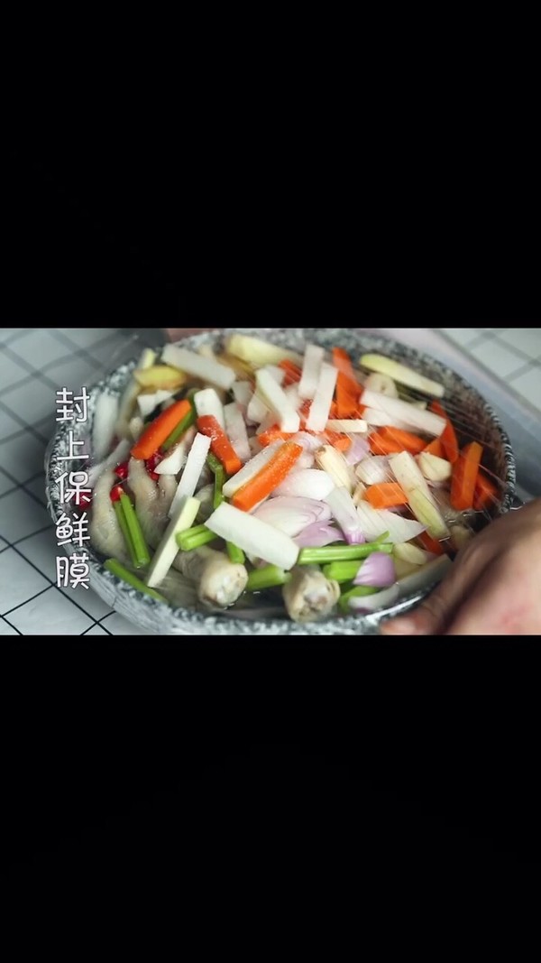 野山椒泡鳳爪的做法-酸辣味腌菜譜-易網(wǎng)健康養(yǎng)生網(wǎng) 野山椒泡鳳爪的做法-酸辣味腌菜譜