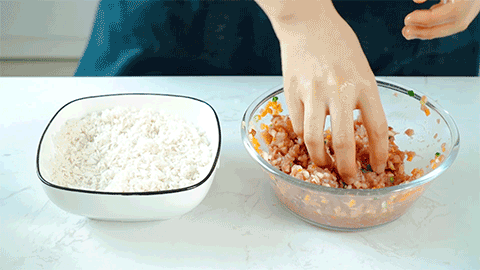 咸蛋黃珍珠丸子的做法-家常味蒸菜譜-易網(wǎng)健康養(yǎng)生網(wǎng) 咸蛋黃珍珠丸子的做法-家常味蒸菜譜