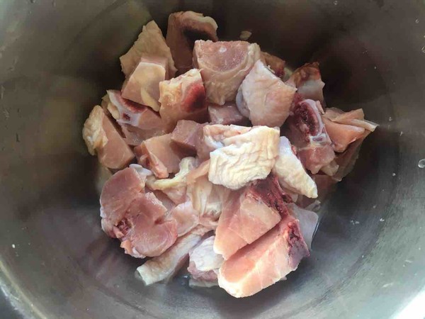 南瓜蒸雞腿的做法-香辣味蒸菜譜-易網<a href=http://www.jsjjzhkt.cn/ target=_blank class=infotextkey>健康養生</a>網 南瓜蒸雞腿的做法-香辣味蒸菜譜