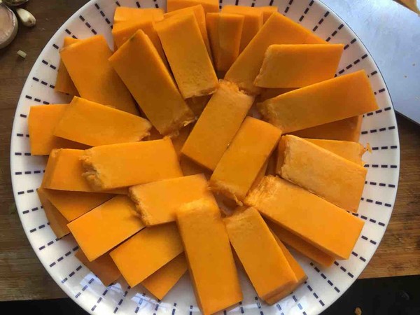 南瓜蒸雞腿的做法-香辣味蒸菜譜-易網健康養生網 南瓜蒸雞腿的做法-香辣味蒸菜譜