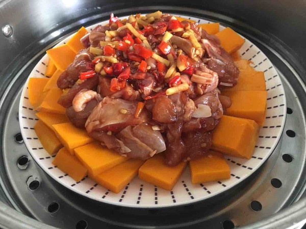 南瓜蒸雞腿的做法-香辣味蒸菜譜-易網健康養生網 南瓜蒸雞腿的做法-香辣味蒸菜譜