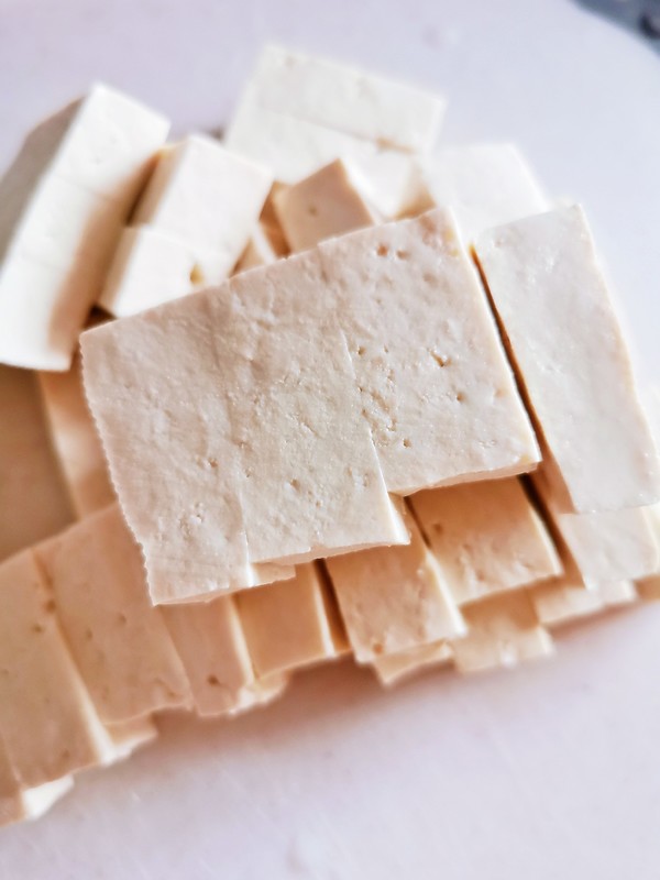 白玉菇燜豆腐的做法-咸鮮味燜菜譜-易網<a href=http://www.jsjjzhkt.cn/ target=_blank class=infotextkey>健康養生</a>網 白玉菇燜豆腐的做法-咸鮮味燜菜譜