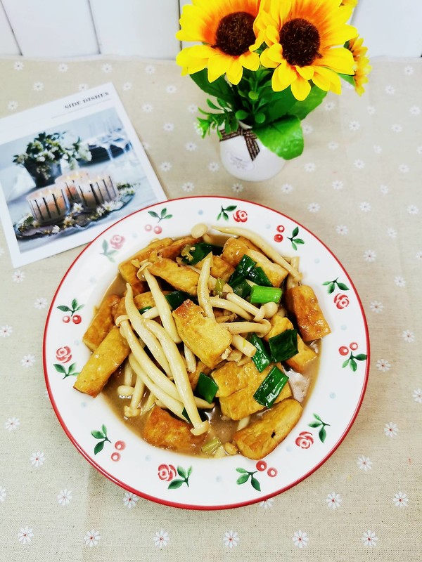 白玉菇燜豆腐的做法-咸鮮味燜菜譜-易網健康養生網 白玉菇燜豆腐的做法-咸鮮味燜菜譜