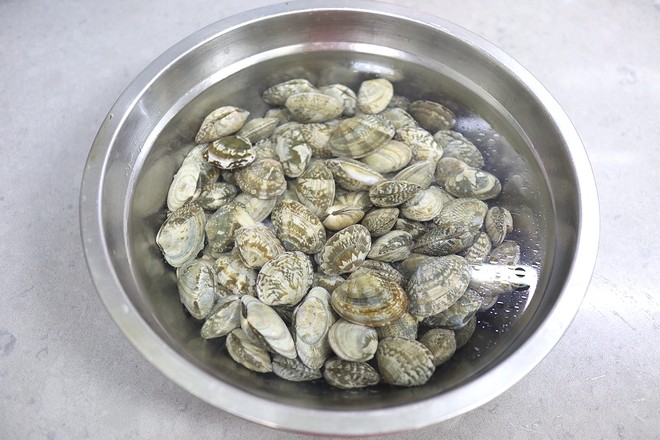 爆炒花蛤的做法-香辣味炒菜譜-易網<a href=http://www.jsjjzhkt.cn/ target=_blank class=infotextkey>健康養生</a>網 爆炒花蛤的做法-香辣味炒菜譜