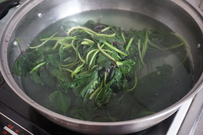 蒜蓉炒薯藤的做法-家常味炒菜譜-易網(wǎng)健康養(yǎng)生網(wǎng) 蒜蓉炒薯藤的做法-家常味炒菜譜